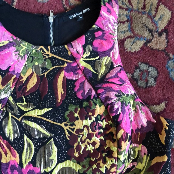 Beautiful and flattering Gianni bini dress - Picture 1 of 4